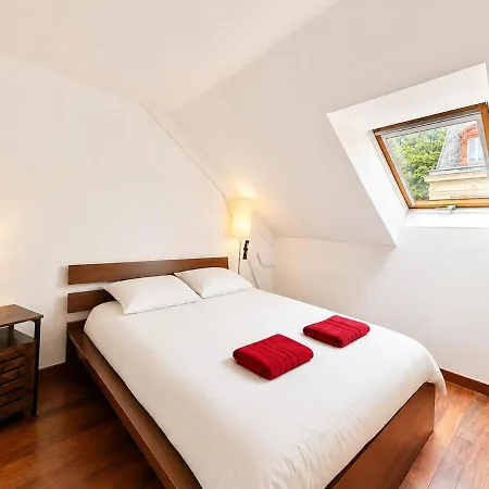 Chateau View - Air Conditioned - Downtown - Parking 아파트